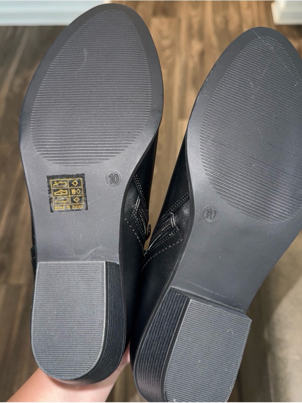 Dream Pairs Black Slip-On Shoes with Branded Dust Bag - Picture 5 of 6